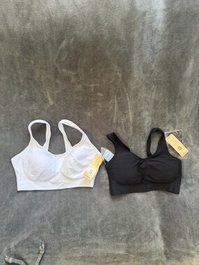 Truekind Comfort Stretch Wireless Bra - White & Black, Small New lot of 2